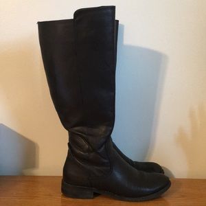Black tall flat boots with round toe